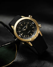 Load image into Gallery viewer, The Vessel Silicone - Gold/Black